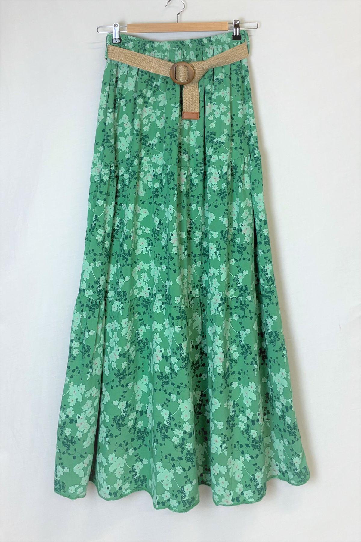 Robe bustier fleurie marron, rouge et vert pour femmes photo - Image