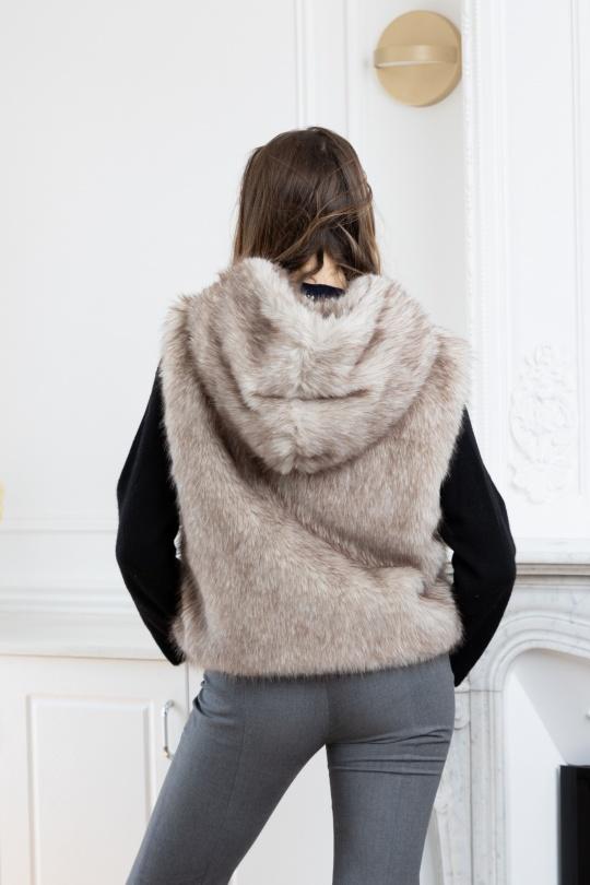 Vestes  Femme Café LINETA F-3 VESTE SANS MANCHE EN FAUSSE FOURRURE BICOLORE AVEC CAPUCHE Efashion Paris