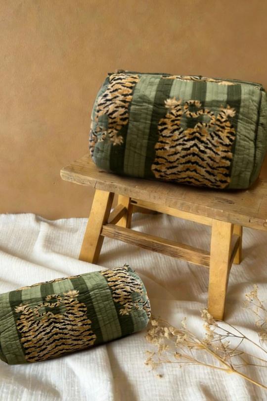 Pochettes Maroquinerie Vert LINETA TROUSSES MÈRE FILLE EN COTON MATELASSÉ DINDE MOTIF TIGRE VERT Efashion Paris