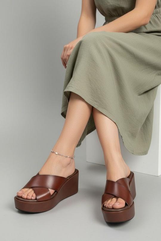 Compensées Chaussures Noir ALTAMODA SHOES (Mia Shoes) J9833 Efashion Paris