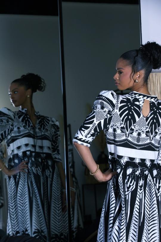 Robes mi-longues Femme Noir blanc FENOMEN AEL227 - 601- NOIR-BLANC Efashion Paris