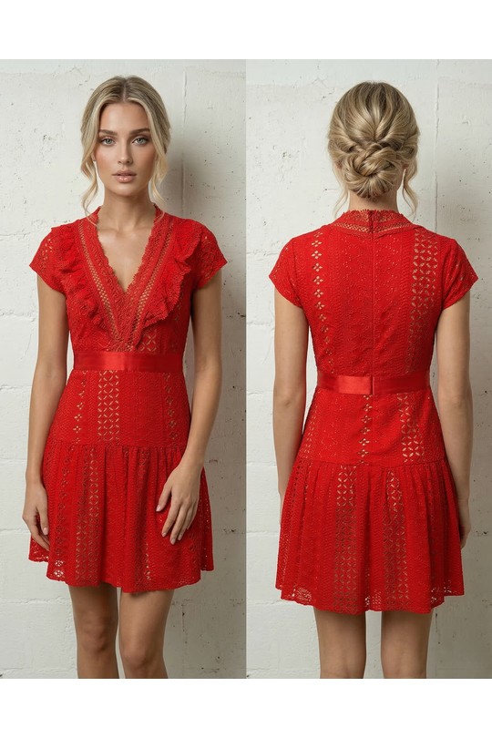Robes courtes Femme Rouge Lily Mcbee Robe Courte Rouge Dentelle Volants et Encolure V 5402 Efashion Paris